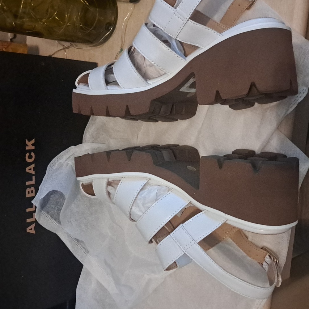 NWT GLADIATOR - Picture 4 of 8